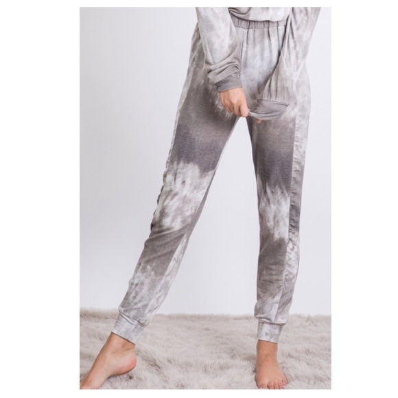 Slim Tie-Dye Joggers with a Shirred sides for a bit of Flair!
BRAND NEW✔️ - Picture 3 of 11